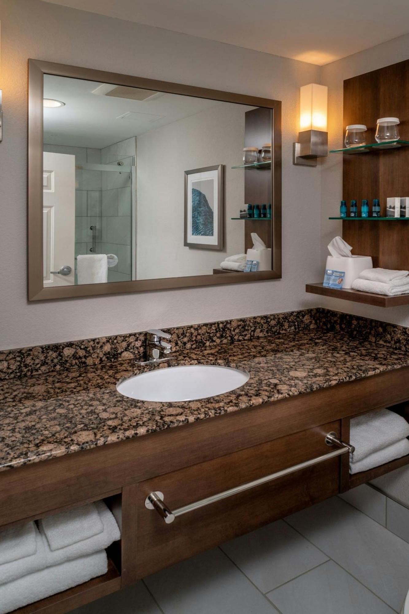 Delta Hotels by Marriott Huntington Mall Barboursville Exteriör bild