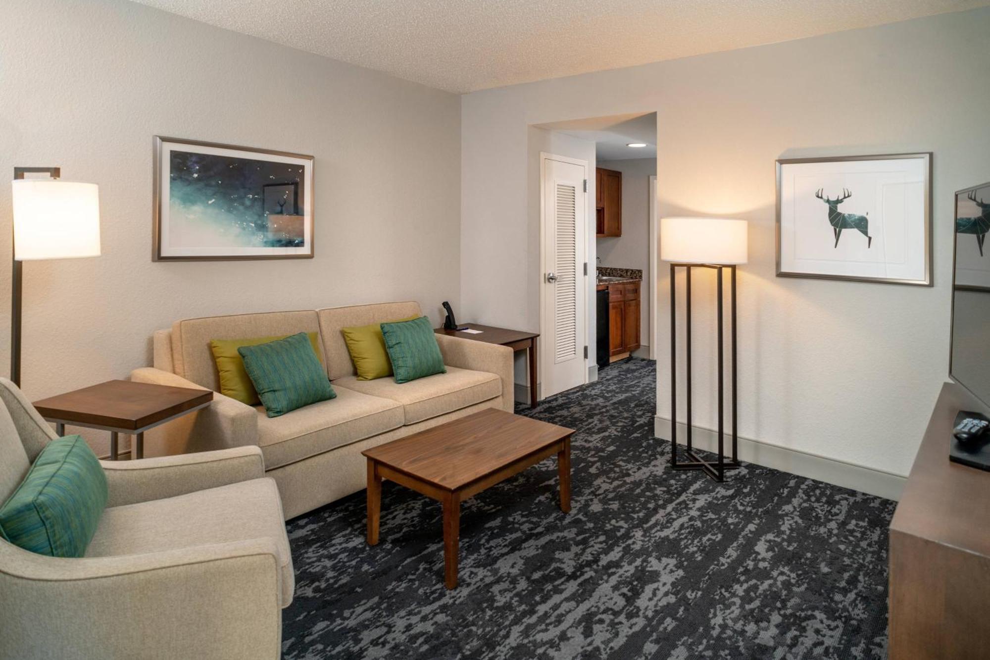 Delta Hotels by Marriott Huntington Mall Barboursville Exteriör bild