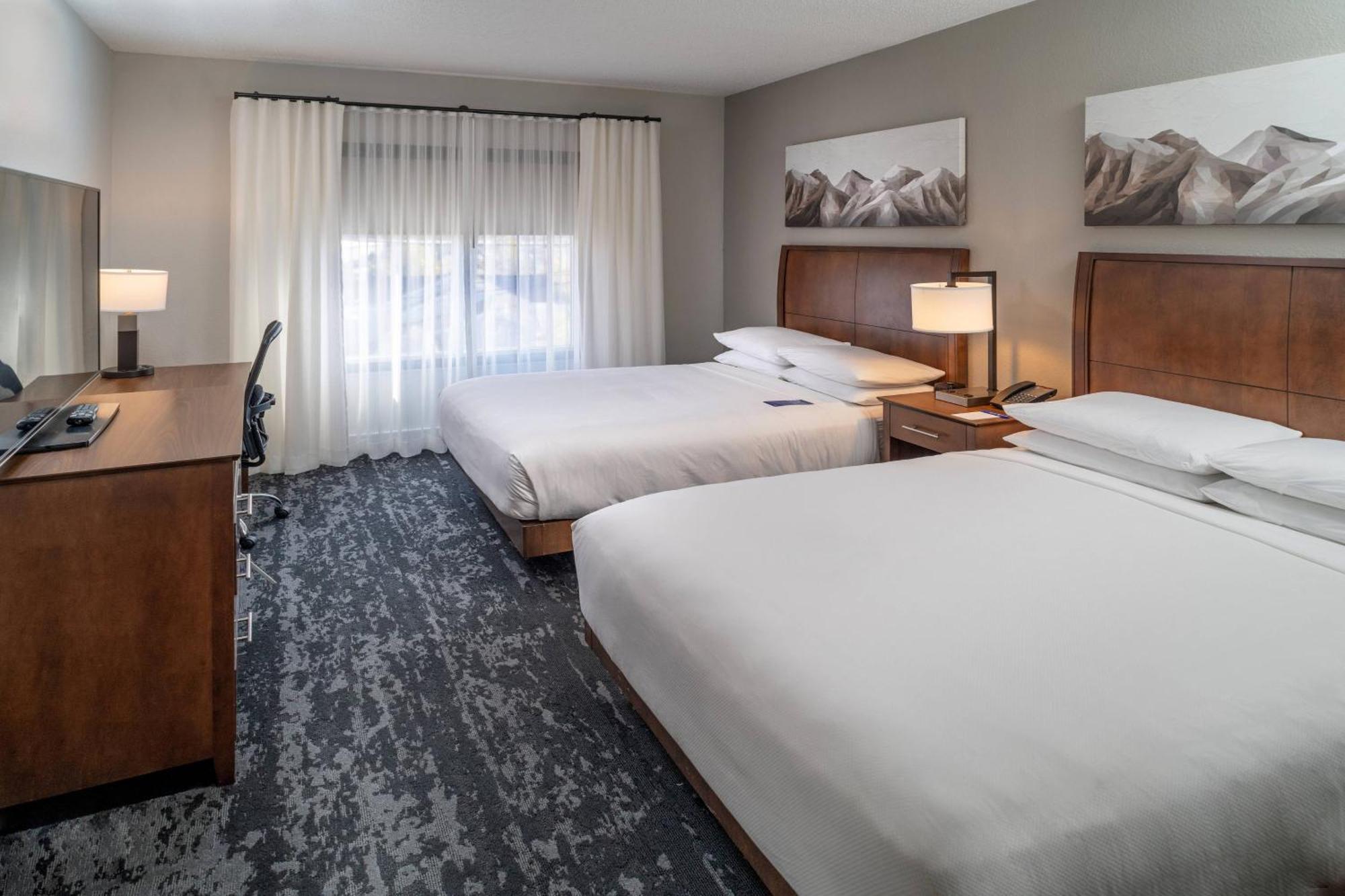 Delta Hotels by Marriott Huntington Mall Barboursville Exteriör bild
