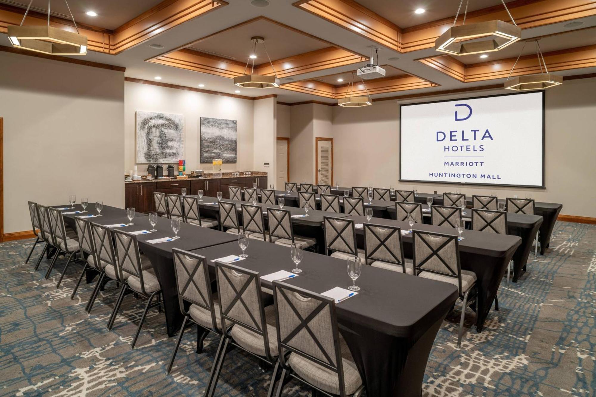 Delta Hotels by Marriott Huntington Mall Barboursville Exteriör bild