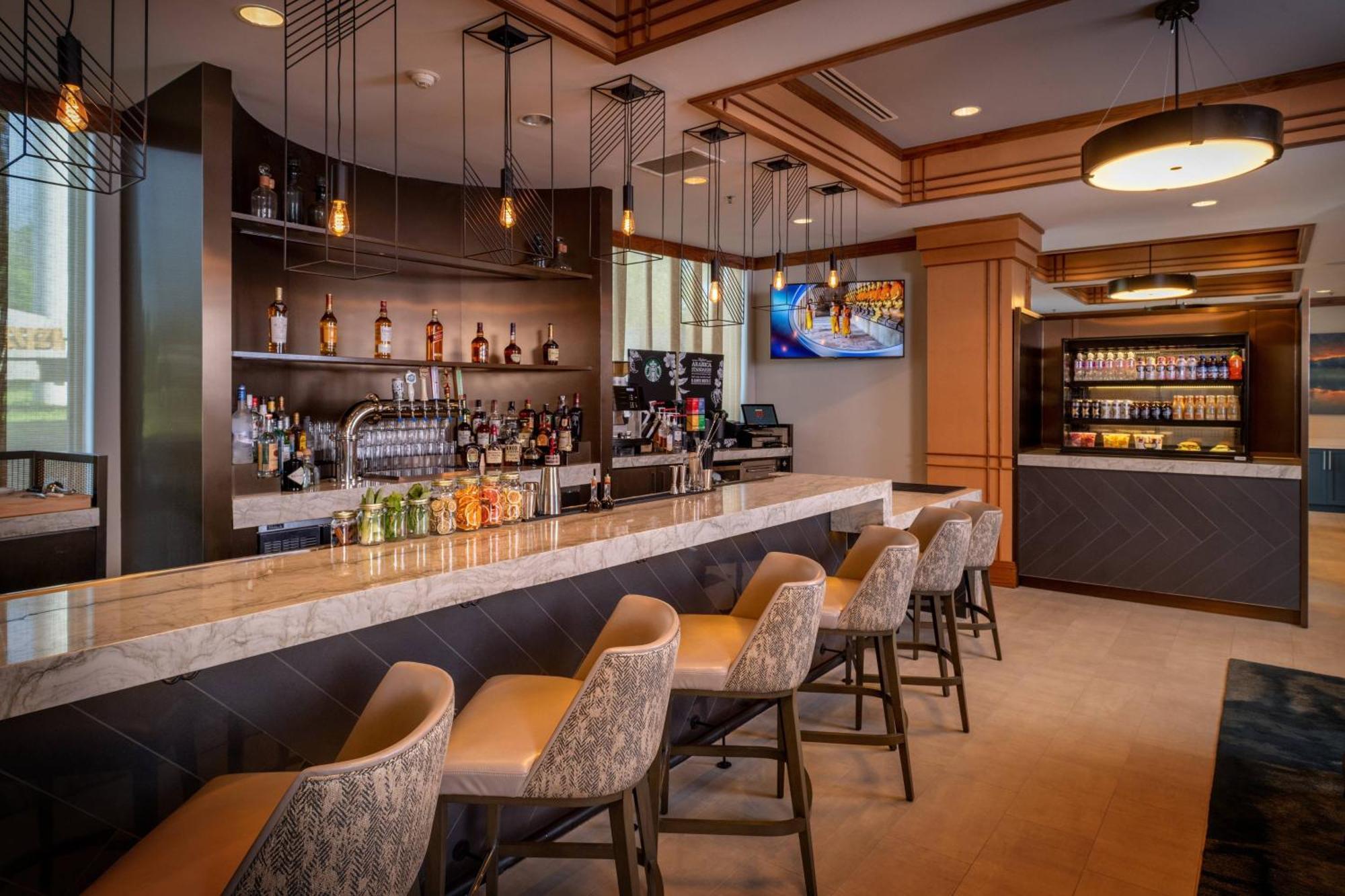 Delta Hotels by Marriott Huntington Mall Barboursville Exteriör bild