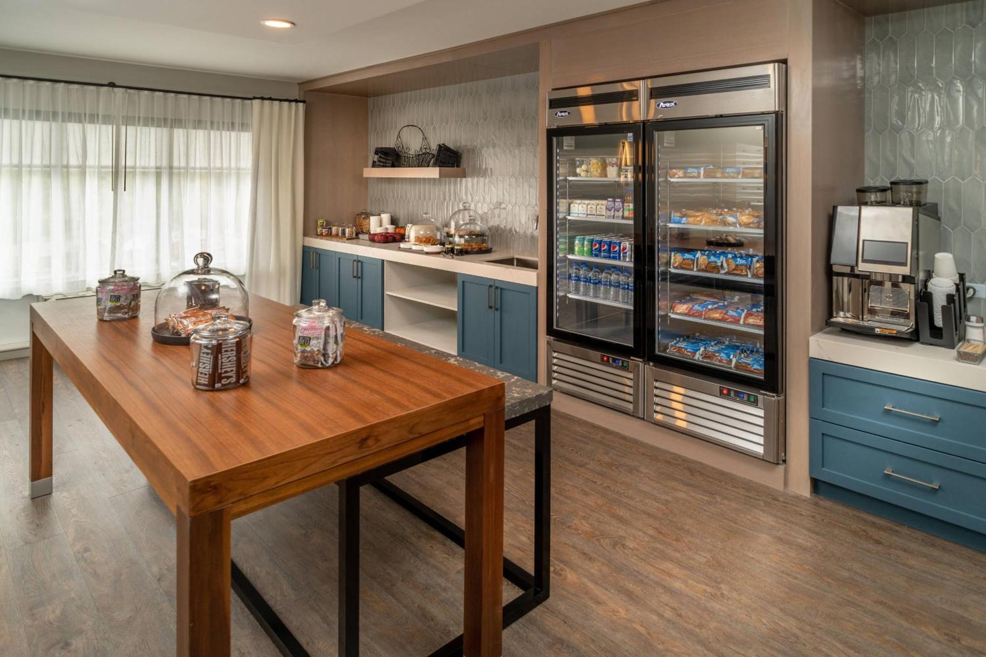 Delta Hotels by Marriott Huntington Mall Barboursville Exteriör bild