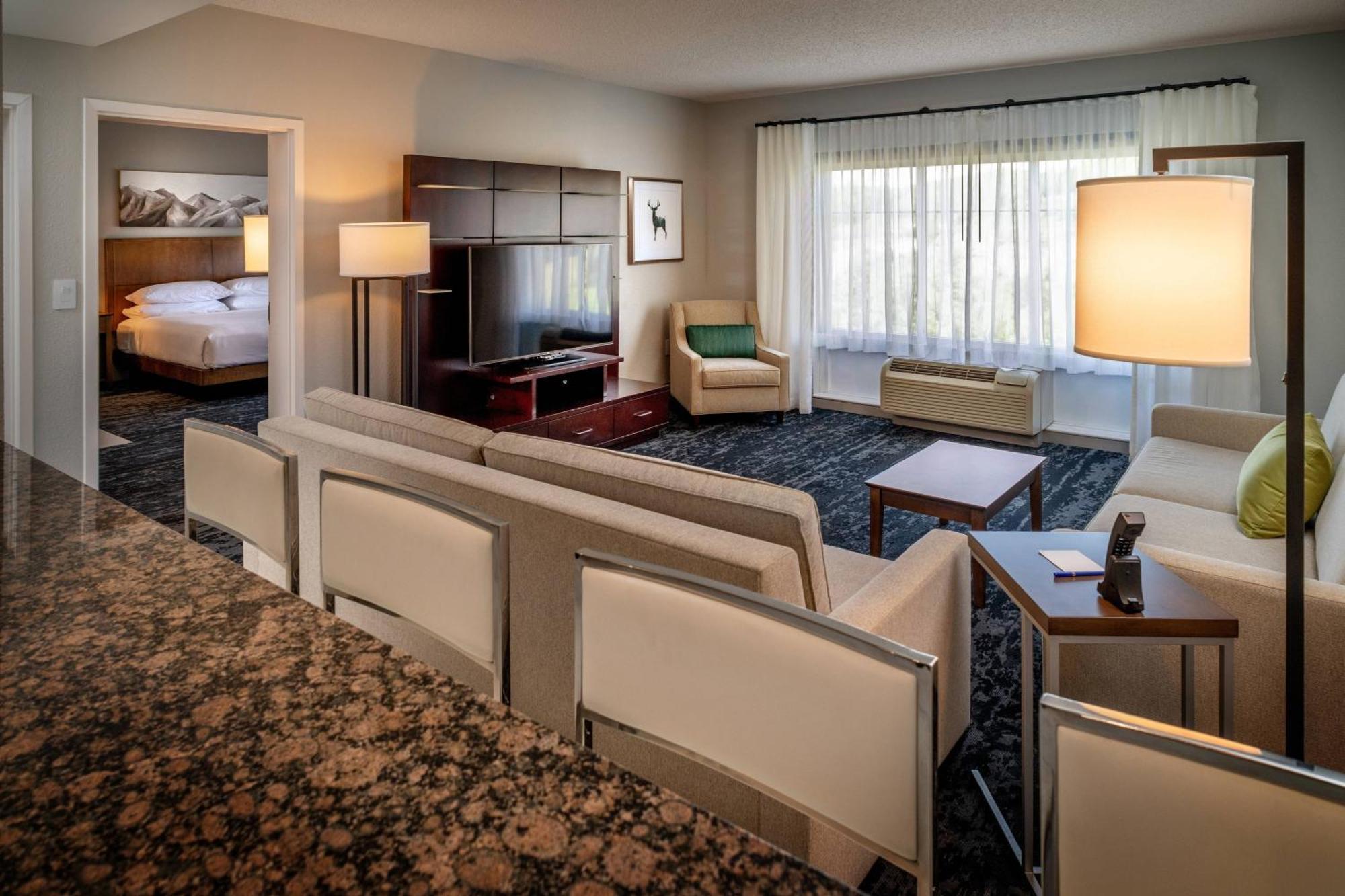 Delta Hotels by Marriott Huntington Mall Barboursville Exteriör bild