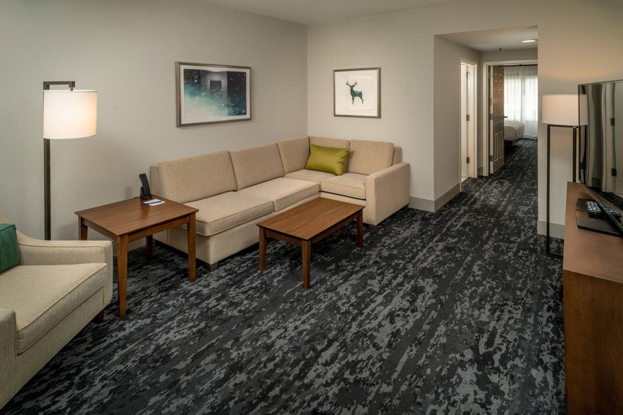Delta Hotels by Marriott Huntington Mall Barboursville Exteriör bild