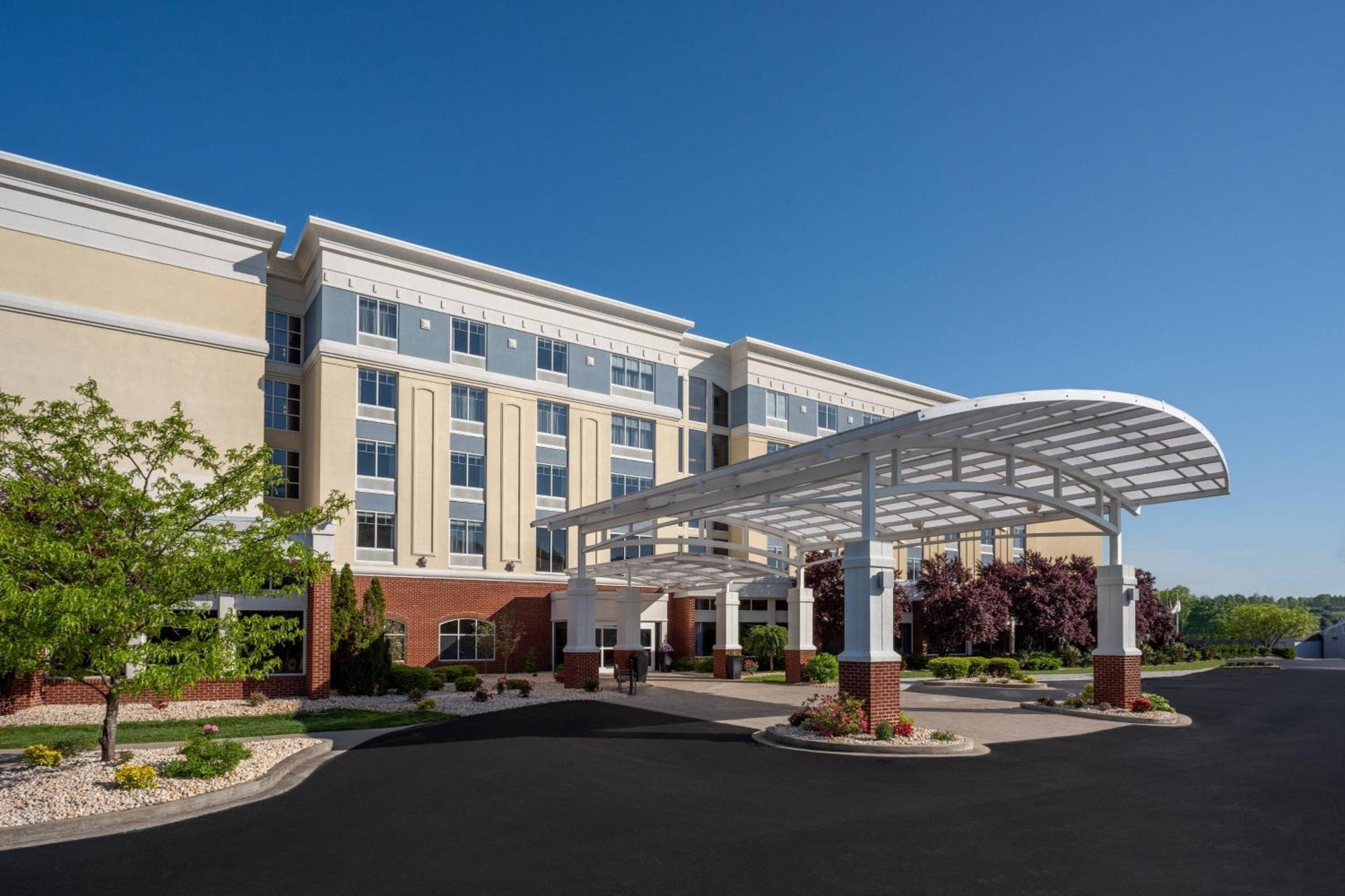 Delta Hotels by Marriott Huntington Mall Barboursville Exteriör bild