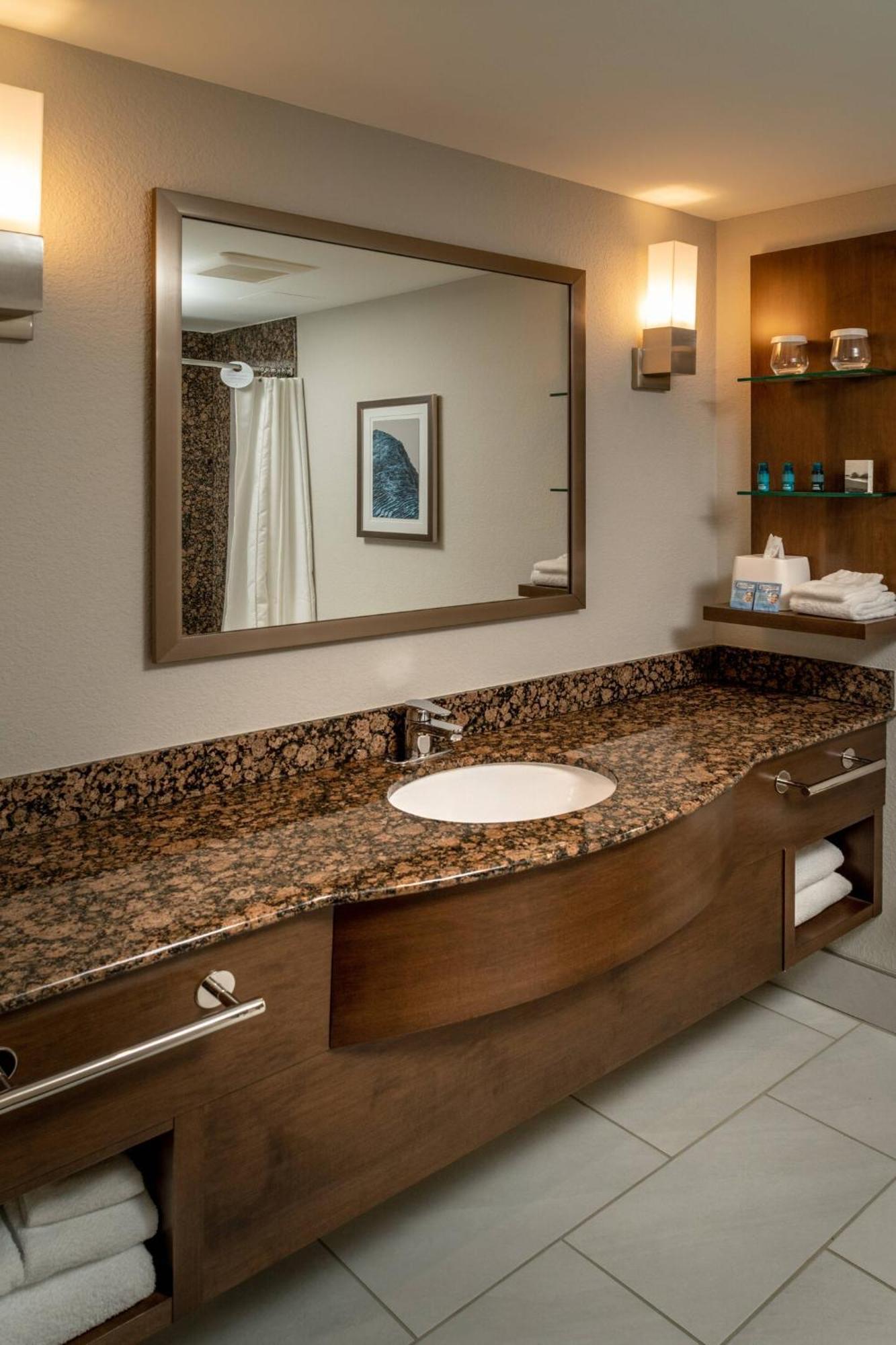Delta Hotels by Marriott Huntington Mall Barboursville Exteriör bild