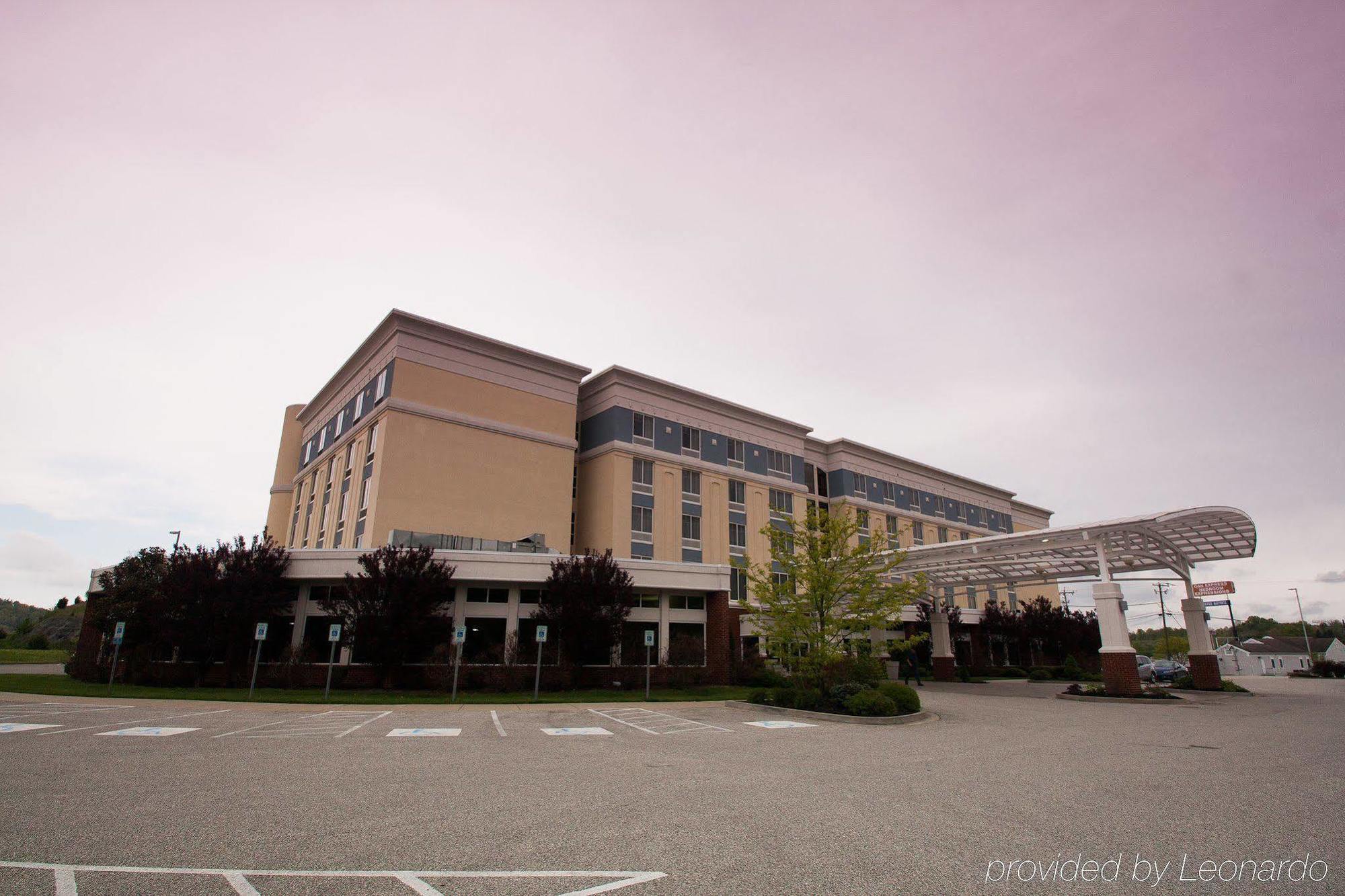 Delta Hotels by Marriott Huntington Mall Barboursville Exteriör bild